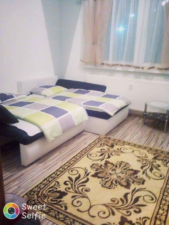 Apartman โนวาเลสนา ภายนอก รูปภาพ